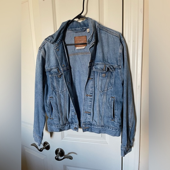 Levi’s Women’s Ex-Boyfriend Trucker Denim Jean Jacket size S - Picture 1 of 5